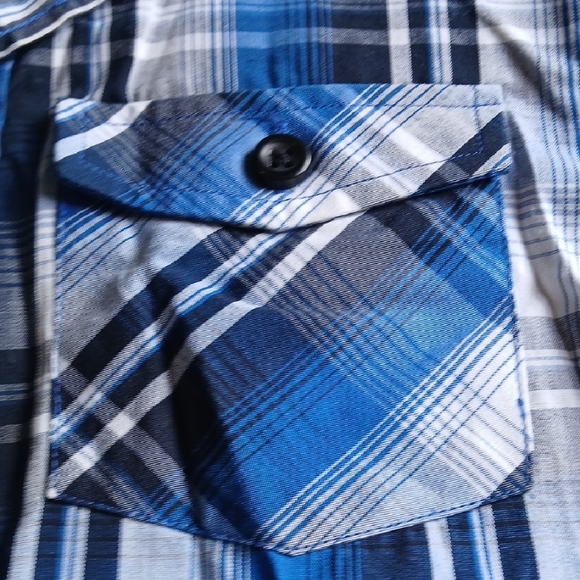 Airwalk Blue and White Plaid Short-Sleeve Button Shirt - Picture 3 of 4